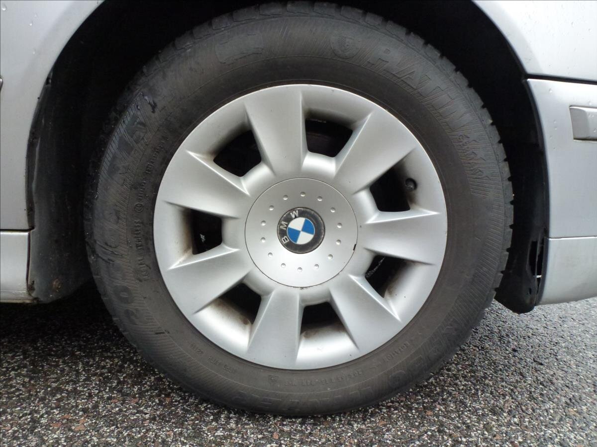 BMW Řada 5 Kombi 2,2 l 125 kw