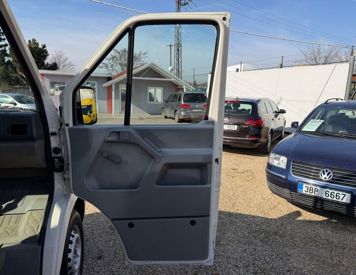 Volkswagen LT Skříň 2,5 l 70 kw