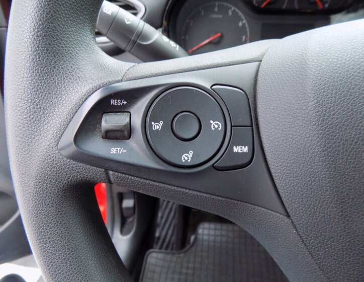 Opel Crossland X SUV 1,2 l 60 kw