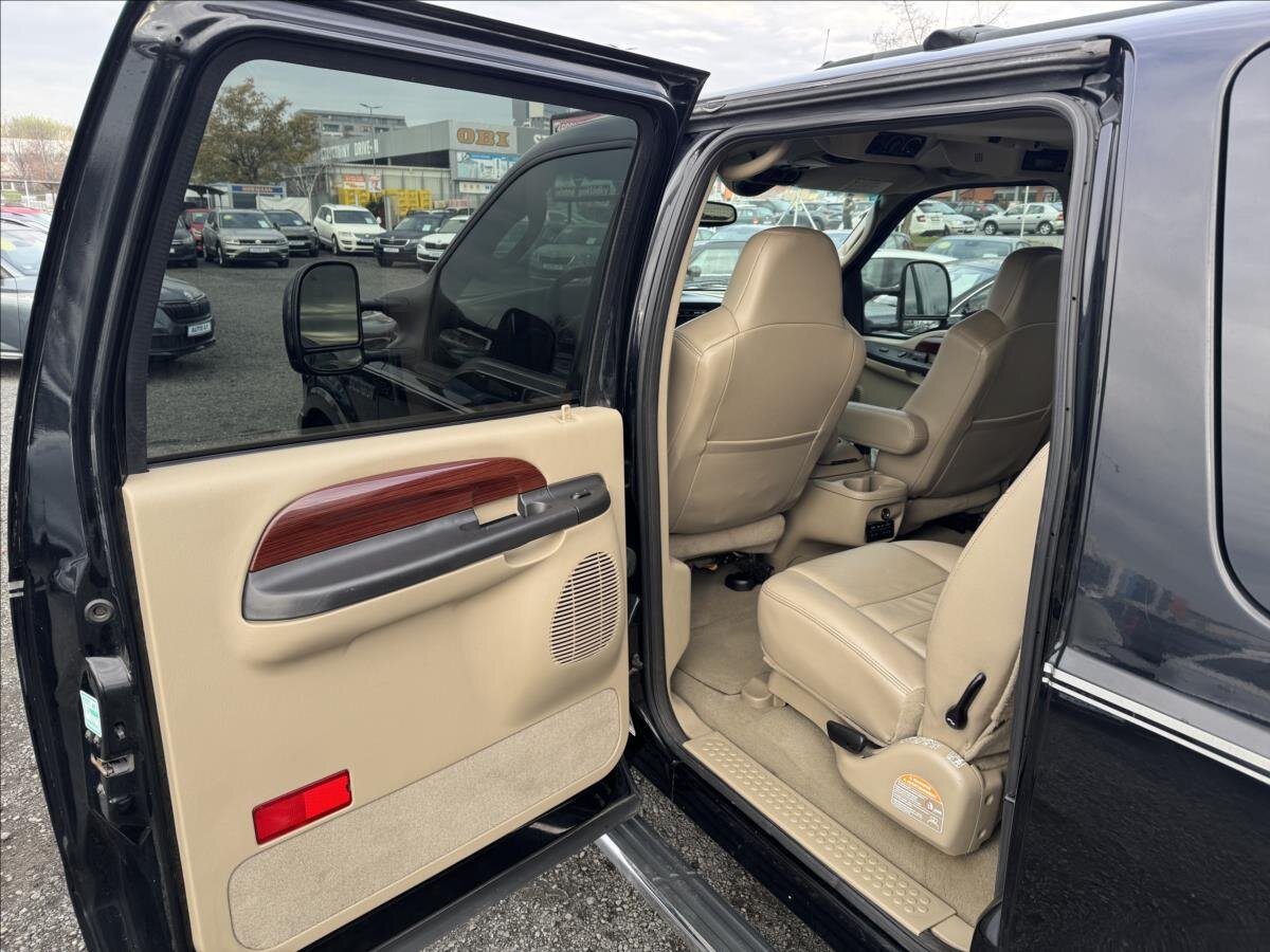 Ford Excursion SUV 6,0 l 239 kw