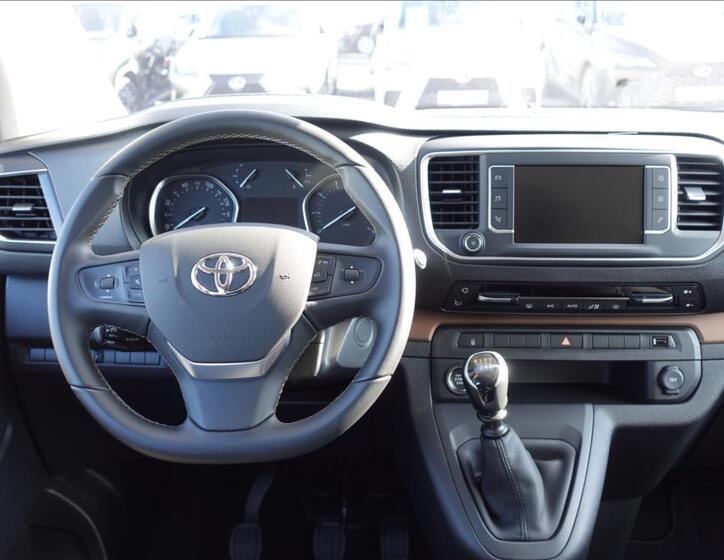 Toyota ProAce Verso 8