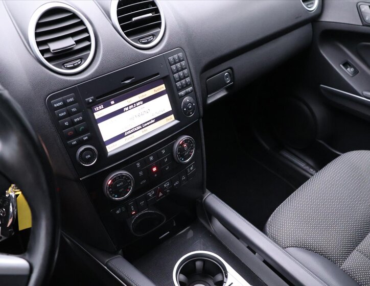 Mercedes-Benz Třídy M 27