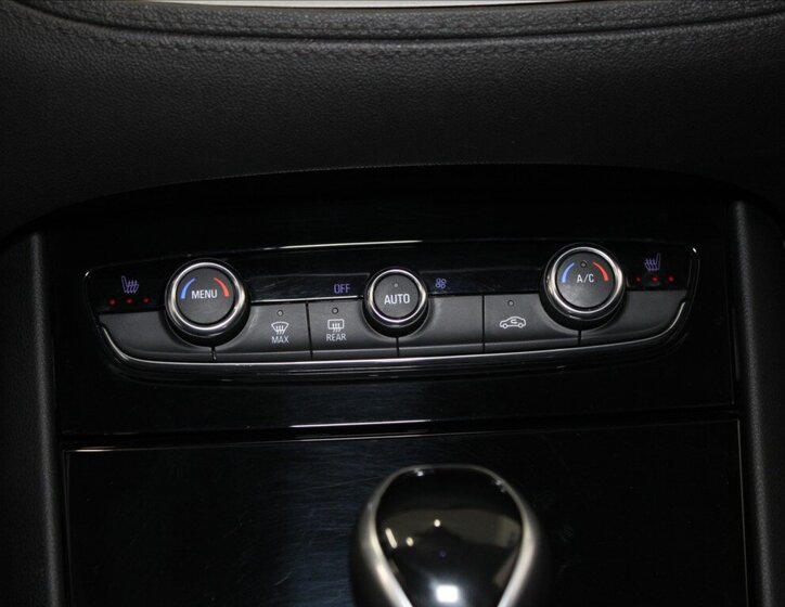 Opel Grandland X SUV / Terénní 1,2 l 96 kw