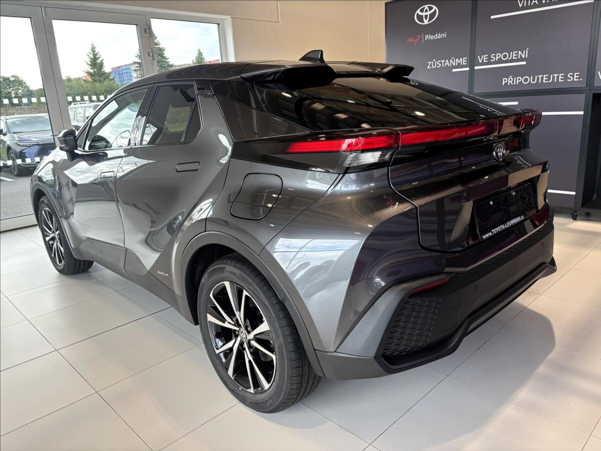 Toyota C-HR SUV 1,8 l 103 kw