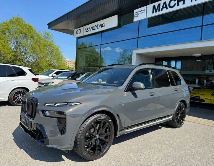 BMW X7 SUV / Terénní 3,0 l 250 kw