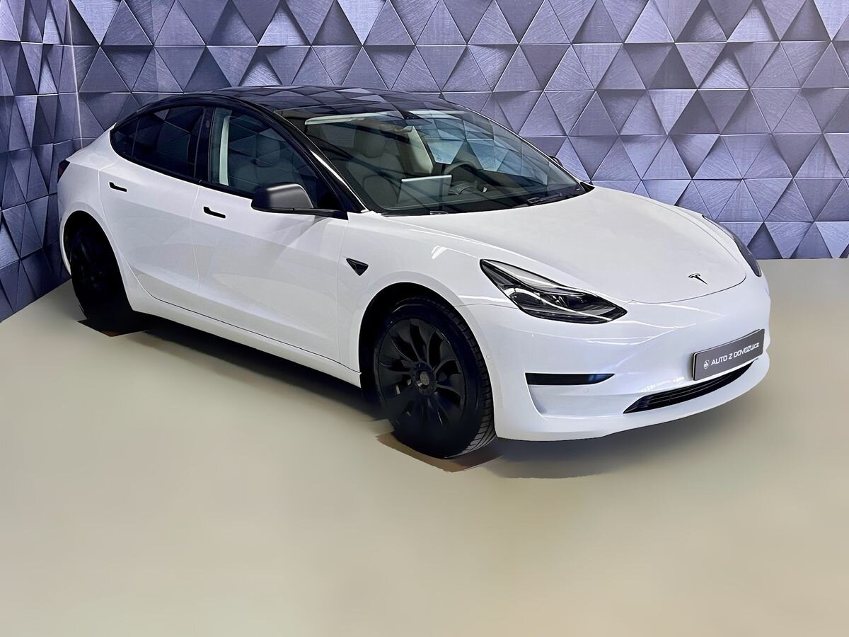 Tesla Model 3 Sedan / Limuzína 0,0 239 kw
