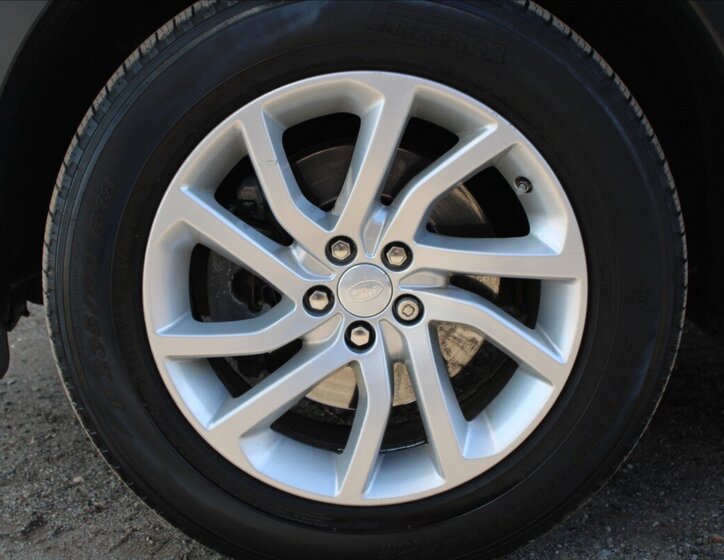 Land Rover Discovery Sport SUV / Terénní 2,0 l 110 kw