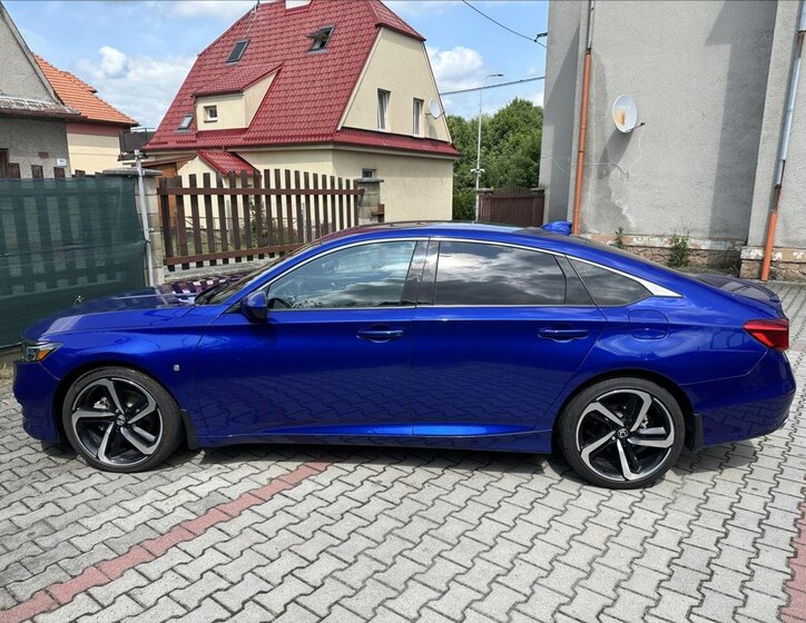 Honda Accord Sedan / Limuzína 1,5 l 141 kw