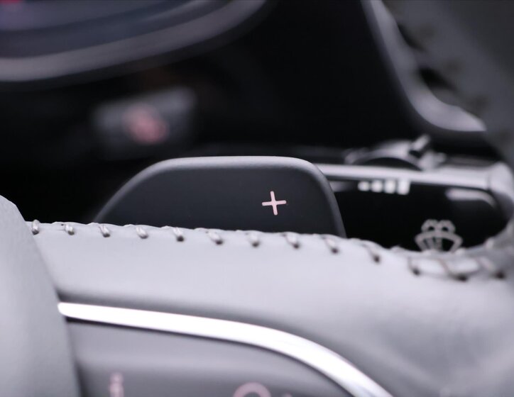 Audi A8 Sedan / Limuzína 4,2 l 273 kw