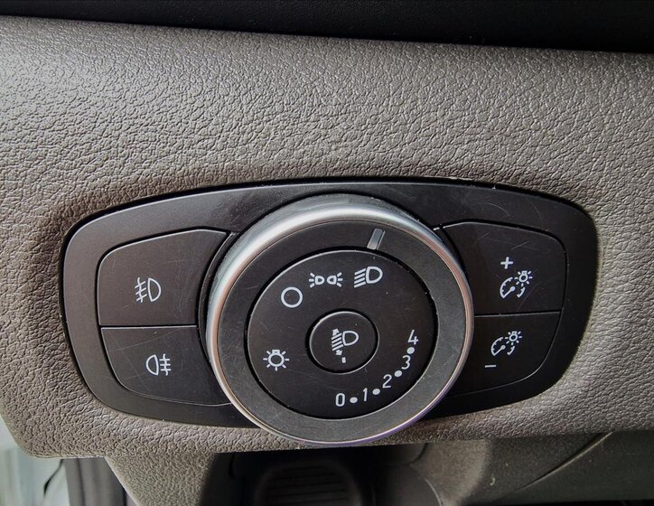 Ford Transit Custom Skříň 2,0 l 77 kw