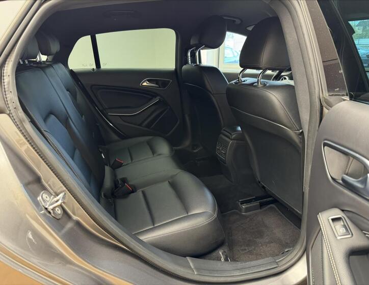 Mercedes-Benz CLA 10