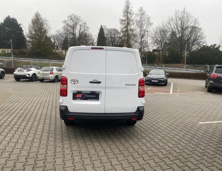 Toyota ProAce 8