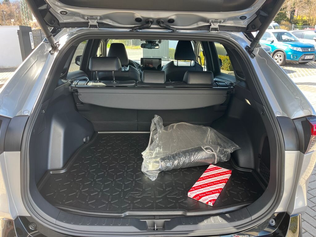 Toyota RAV4 SUV / Terénní 2,5 l 131 kw