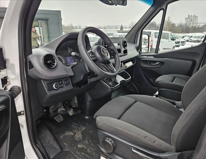 Mercedes-Benz Sprinter 7