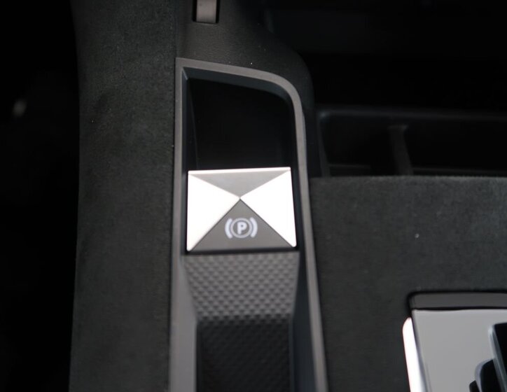 DS Automobiles DS7 Crossback SUV / Terénní 1,6 l 133 kw