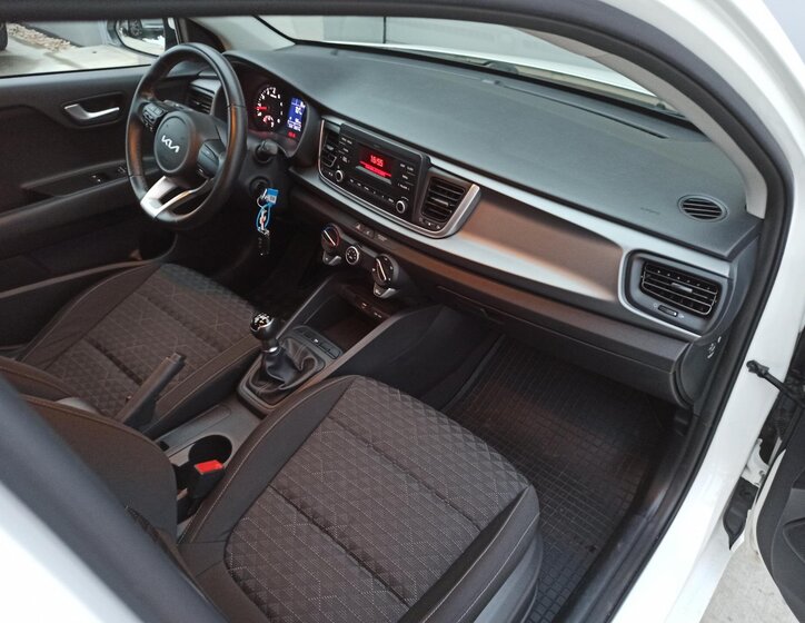 KIA Rio 15
