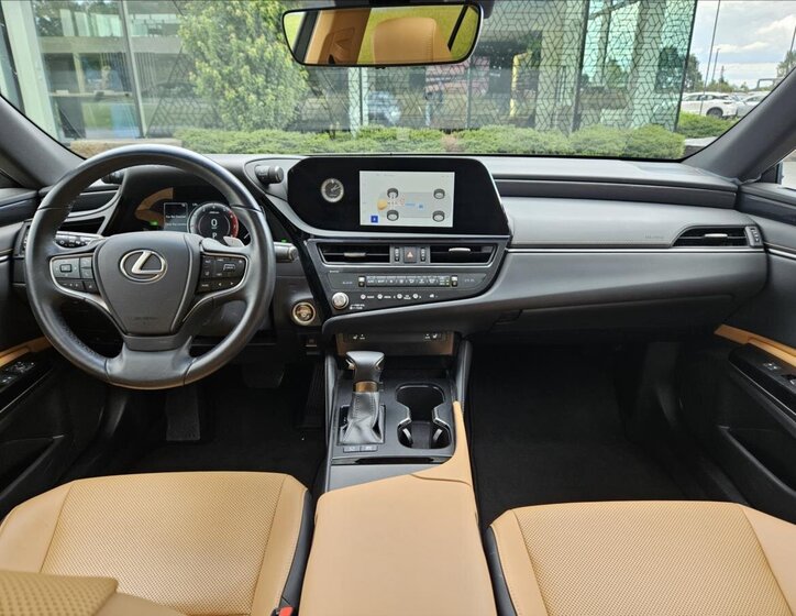 Lexus ES 300h Sedan / Limuzína 2,5 l 160 kw