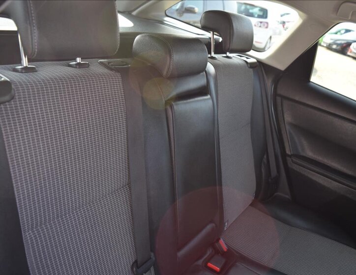 Toyota Auris Kombi 1,2 l 85 kw