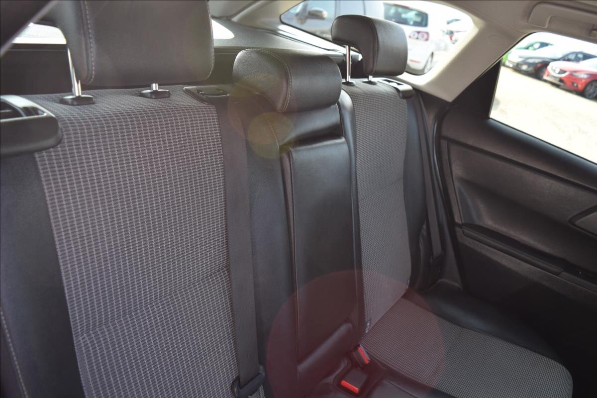 Toyota Auris Kombi 1,2 l 85 kw