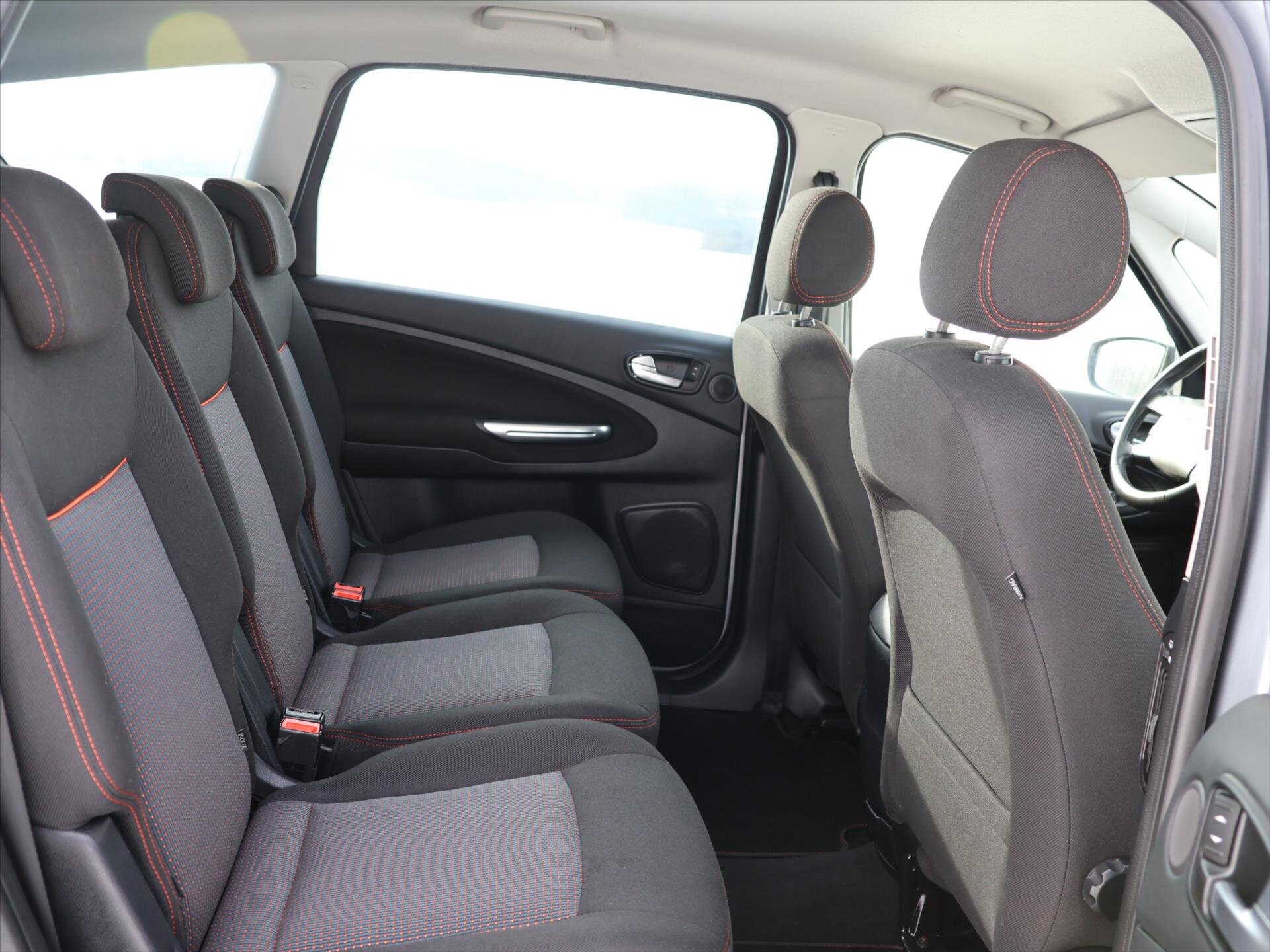 Ford S-MAX MPV 2,0 l 103 kw