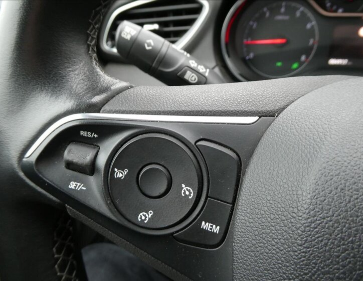 Opel Grandland X SUV / Terénní 1,2 l 96 kw