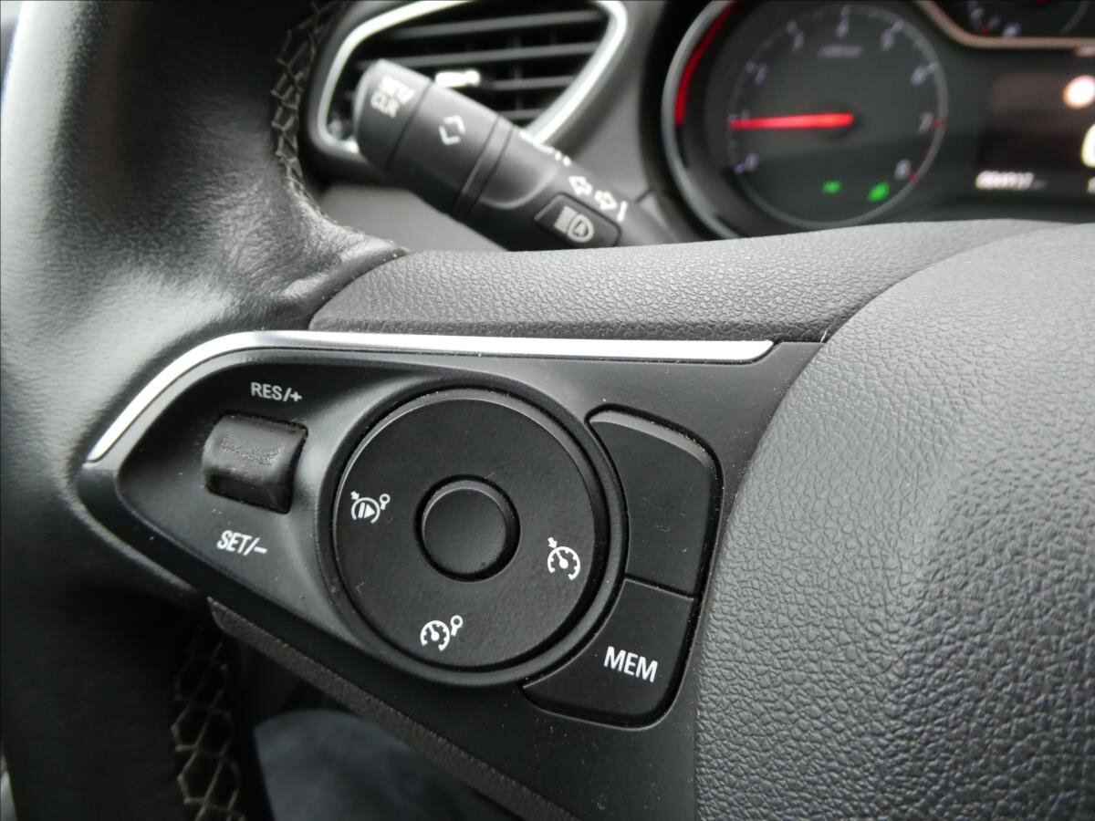 Opel Grandland X SUV / Terénní 1,2 l 96 kw