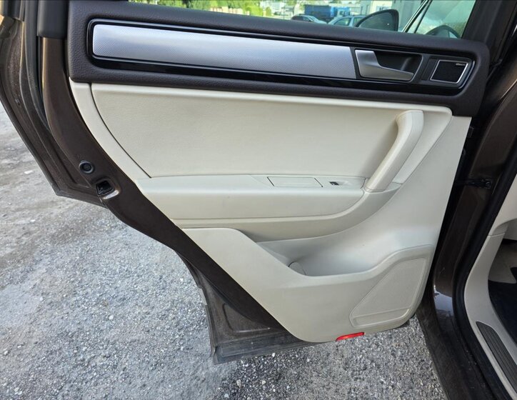 Volkswagen Touareg SUV / Terénní 4,1 l 250 kw