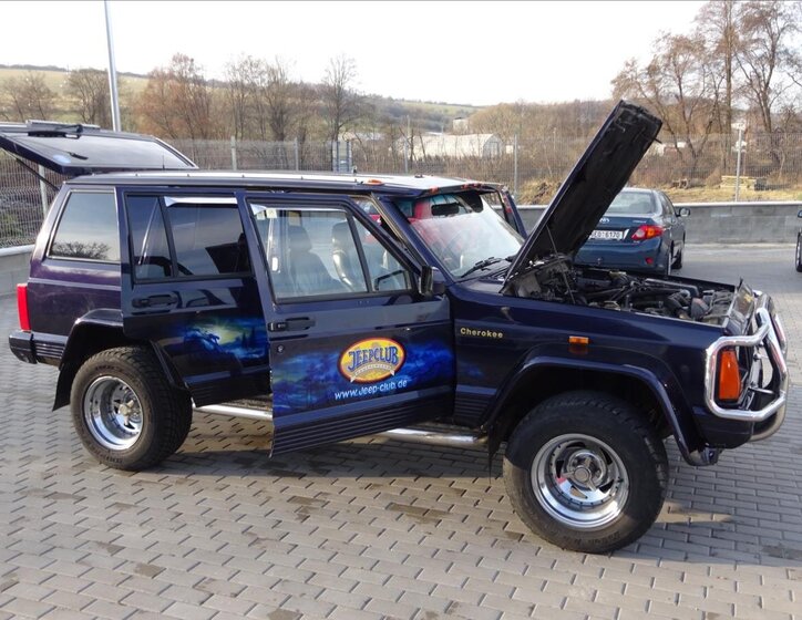 Jeep Cherokee SUV 4,0 l 136 kw