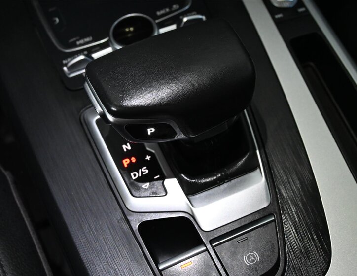 Audi Q5 SUV / Terénní 2,0 l 140 kw