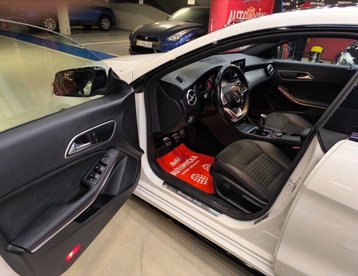 Mercedes-Benz CLA 12