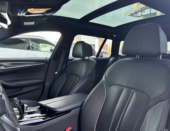 BMW Řada 5 Kombi 3,0 l 245 kw