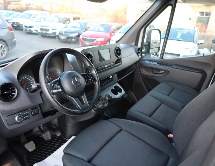 Mercedes-Benz Sprinter 9