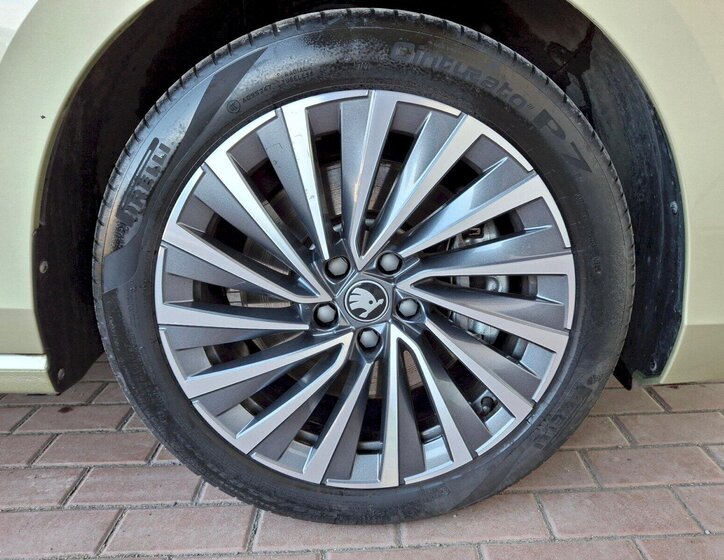 Škoda Superb Kombi 1,5 l 150 kw