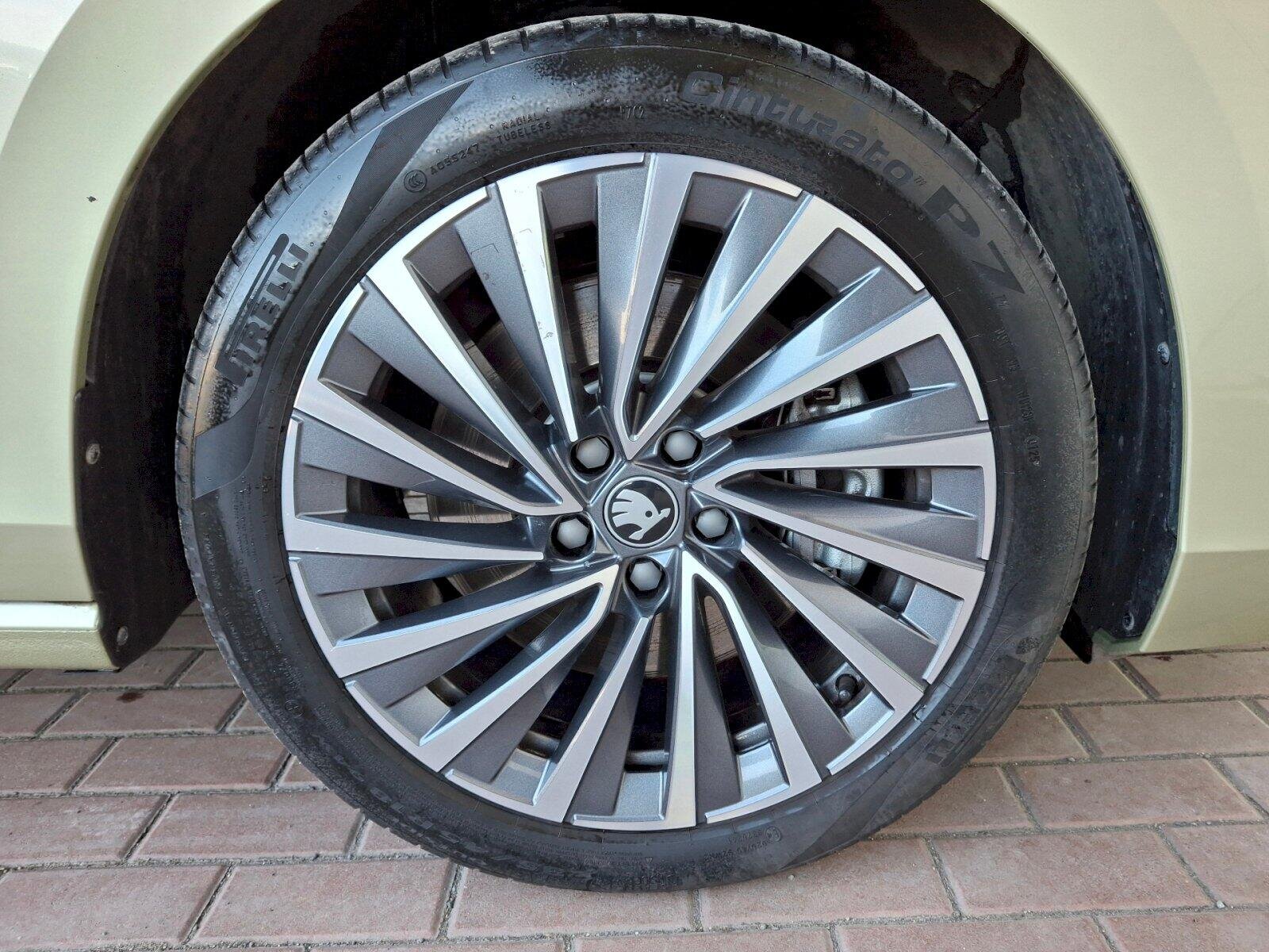 Škoda Superb Kombi 1,5 l 150 kw