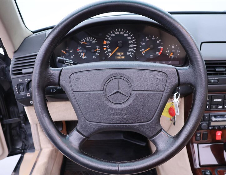 Mercedes-Benz SL 28