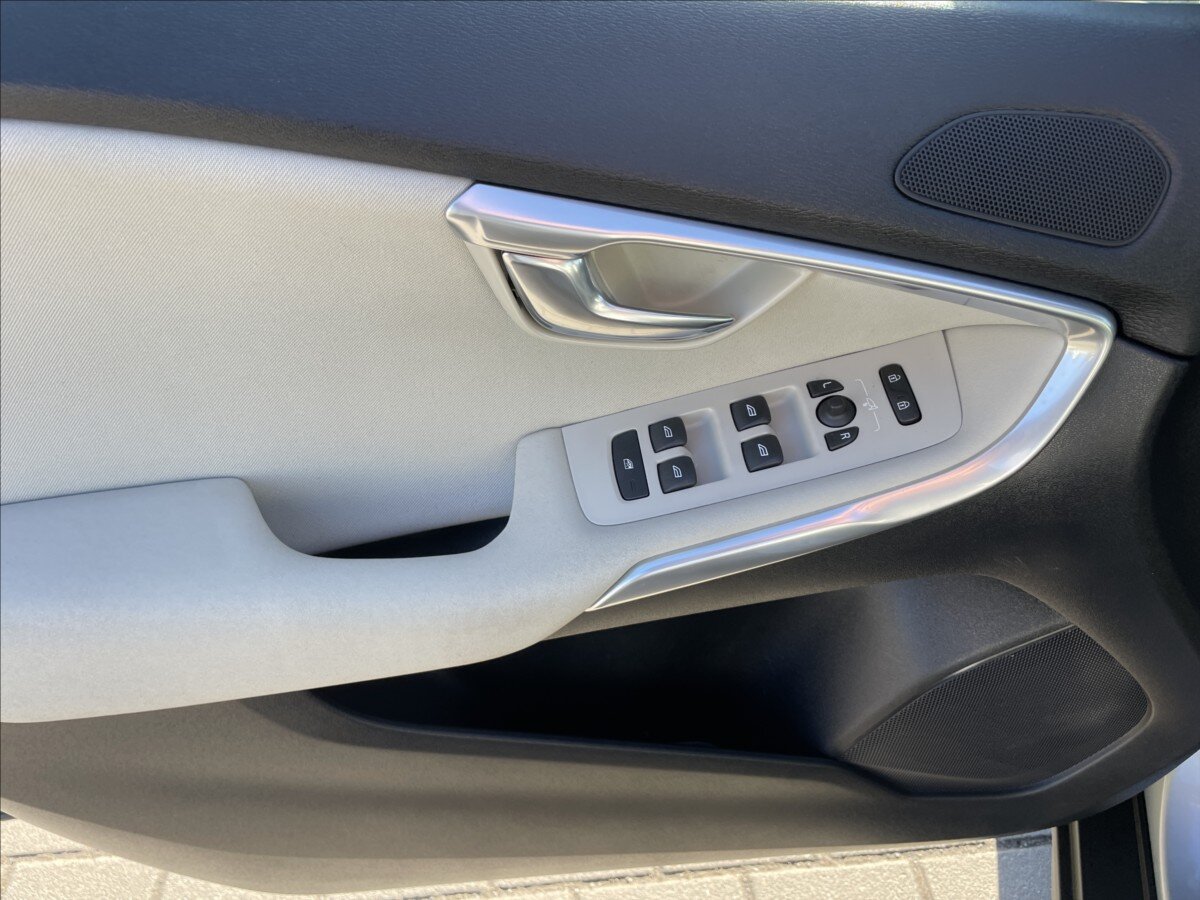 Volvo V40 Hatchback 2,0 l 140 kw