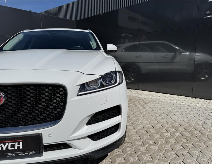 Jaguar F-Pace SUV / Terénní 2,0 l 184 kw