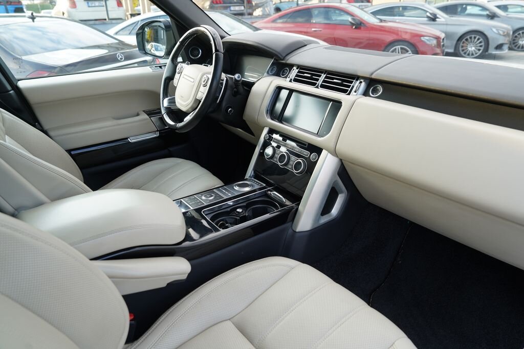 Land Rover Range Rover SUV / Terénní 4,4 l 250 kw