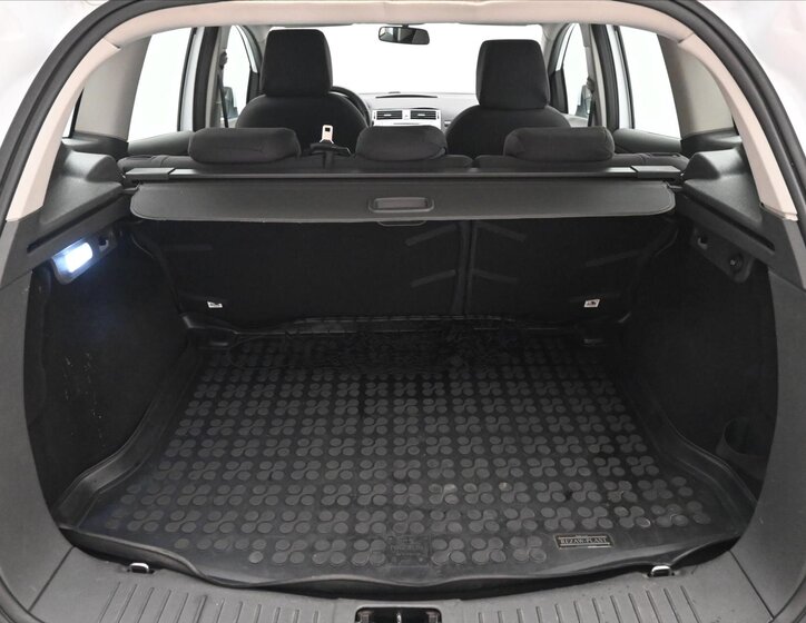 Ford Kuga SUV / Terénní 2,0 l 103 kw