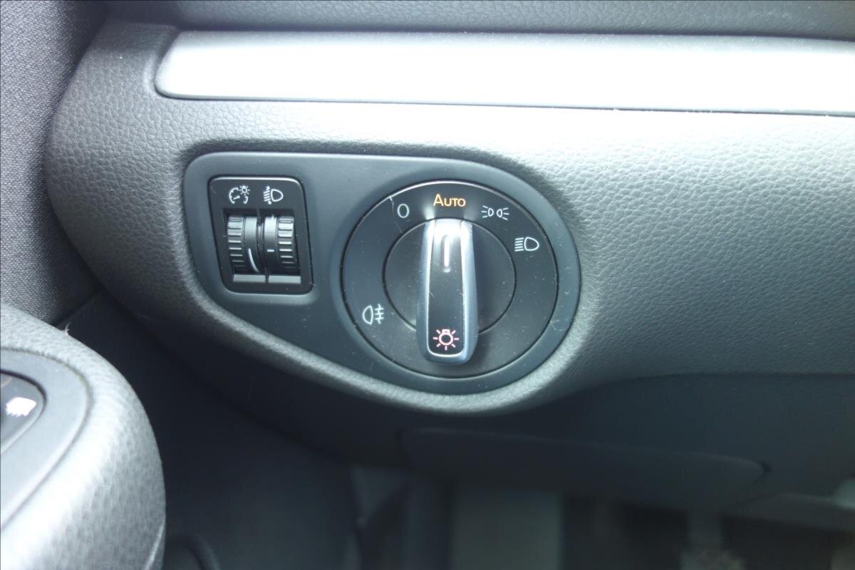 Volkswagen Sharan MPV 2,0 l 100 kw