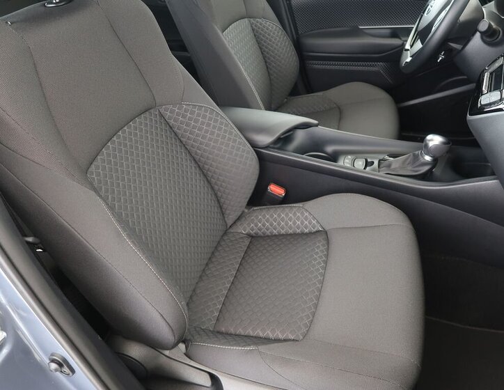 Toyota C-HR SUV 1,8 l 72 kw