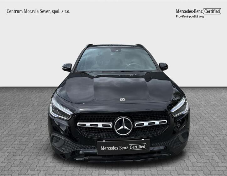 Mercedes-Benz GLA 8