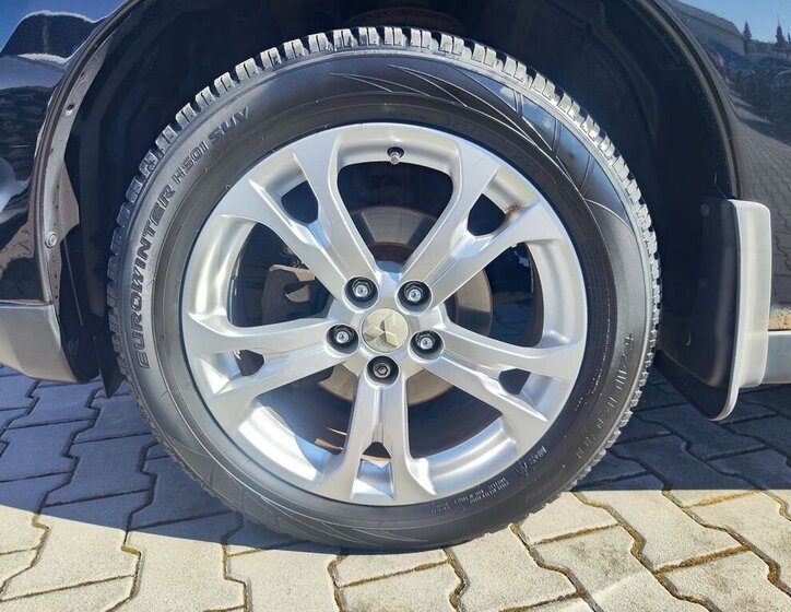 Mitsubishi Outlander SUV / Terénní 2,3 l 110 kw