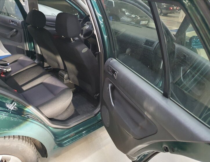 Volkswagen Golf Hatchback 1,6 l 77 kw