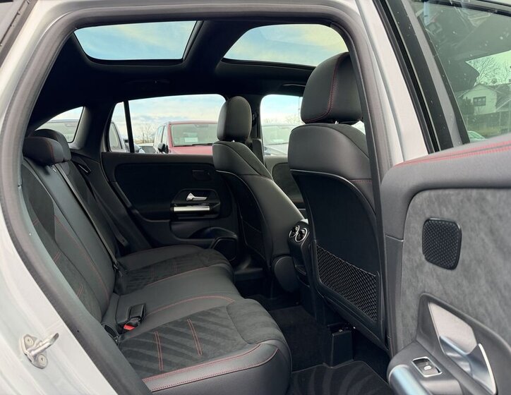 Mercedes-Benz GLA SUV / Terénní 1,3 l 160 kw