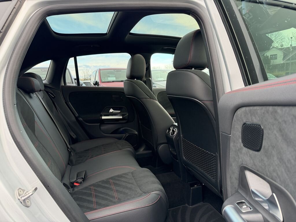 Mercedes-Benz GLA SUV / Terénní 1,3 l 160 kw