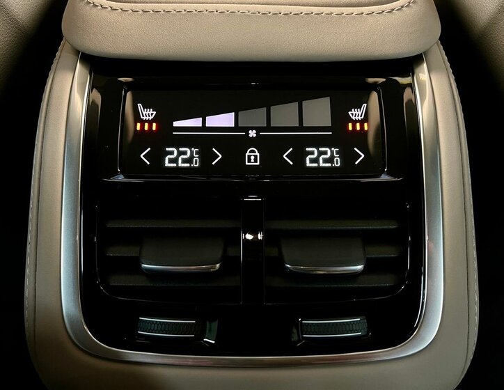 Volvo XC90 SUV / Terénní 2,0 l 335 kw