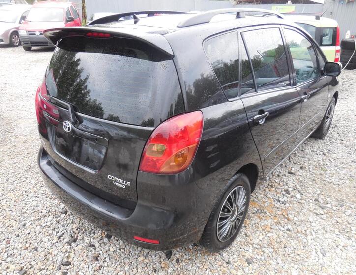 Toyota Corolla Verso 3