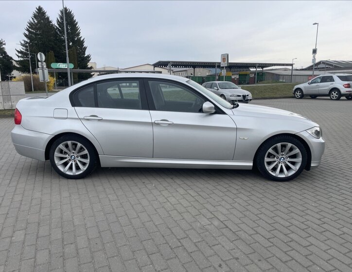 BMW Řada 3 Sedan / Limuzína 2,0 l 105 kw
