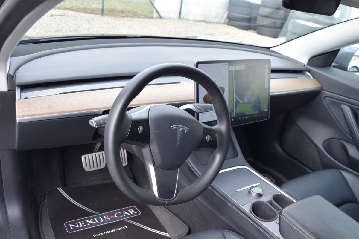 Tesla Model 3 Sedan / Limuzína 0,0 377 kw